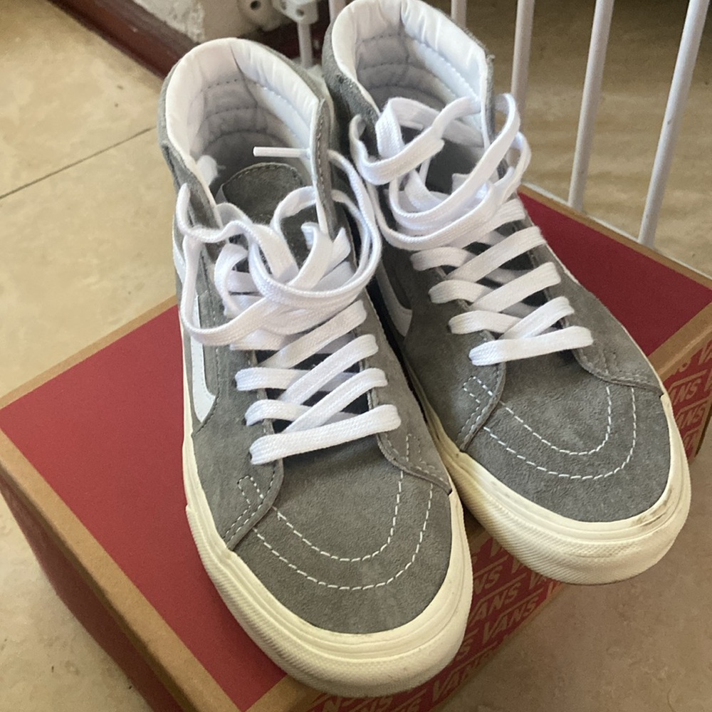 Vans - Picture 2 of 2
